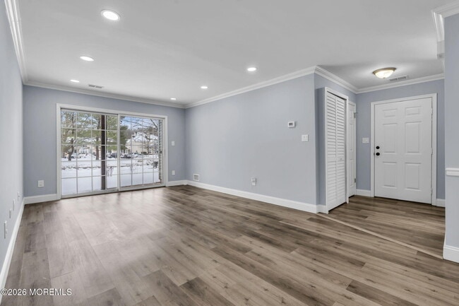 Building Photo - 401 Hampton Ct