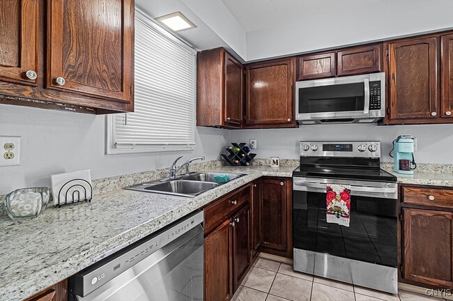 Building Photo - 9395 Pine Grove Ln