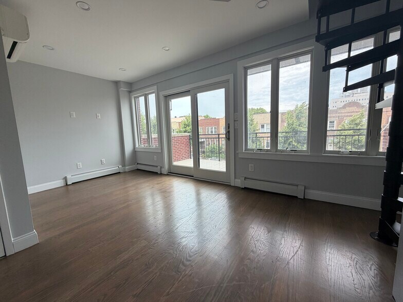 Building Photo - 2335 35th St