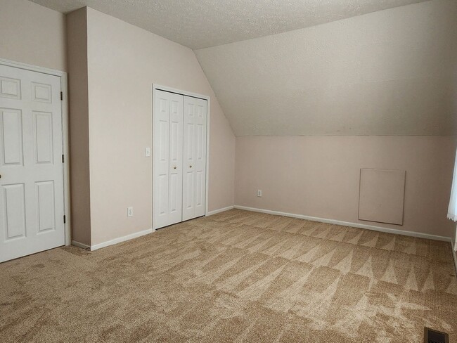 Building Photo - 3 spacious bedroom Condo in Lewis Center/P...