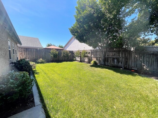 Building Photo - 3079 Boulder Dr
