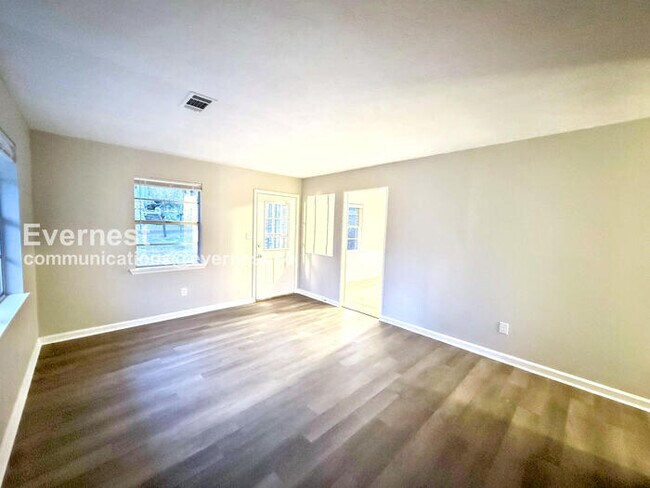 Building Photo - 436 Henry St