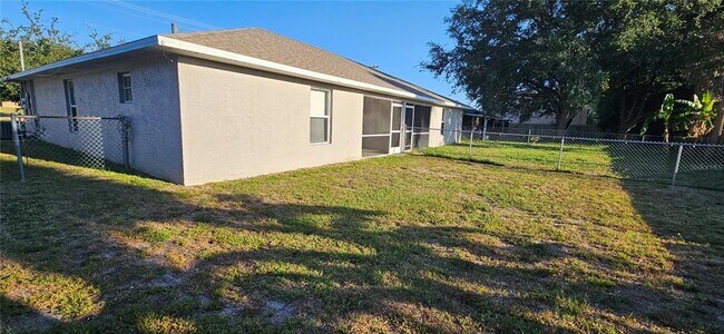 Building Photo - 401 SE 24th Ave