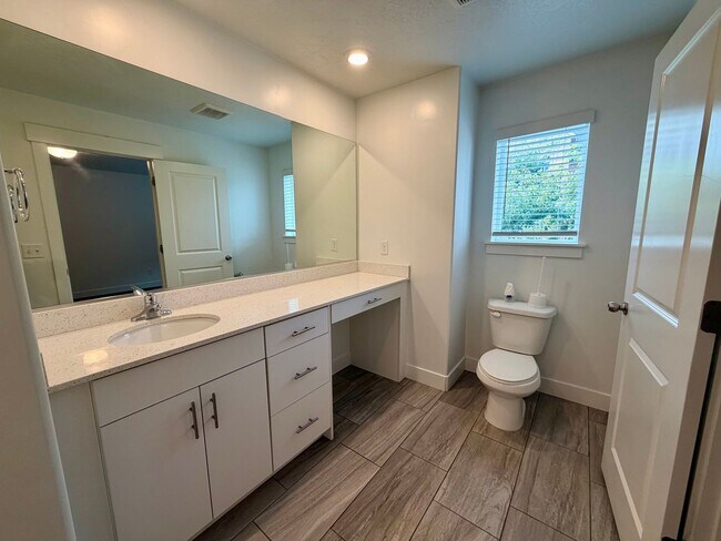 Building Photo - Wow! No Rent Until September! Updated 3 Bed 2.5 Bath Townhome for Rent in North Ogden!