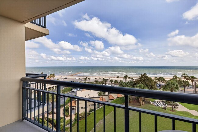 Building Photo - 5220 Seawall Blvd