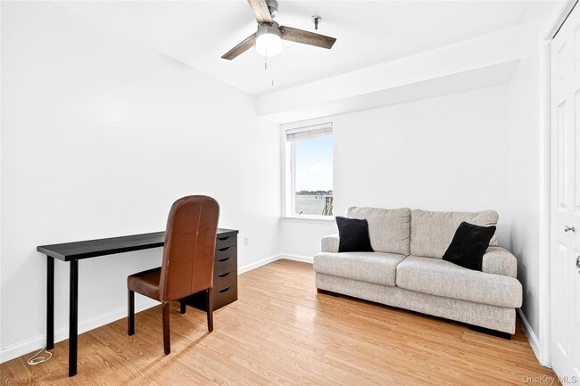 Building Photo - 1432 Outlook Ave