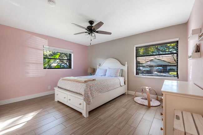 Building Photo - 4143 Palm Forest Dr N