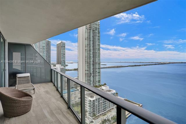 Building Photo - 460 NE 28th St