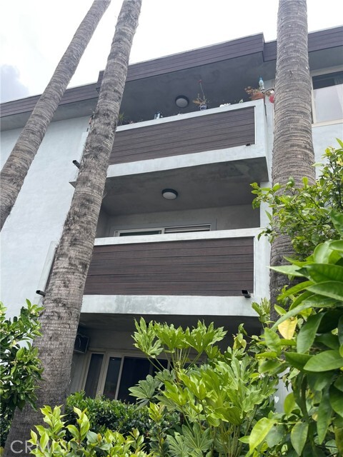 Building Photo - 1124 N La Cienega Blvd