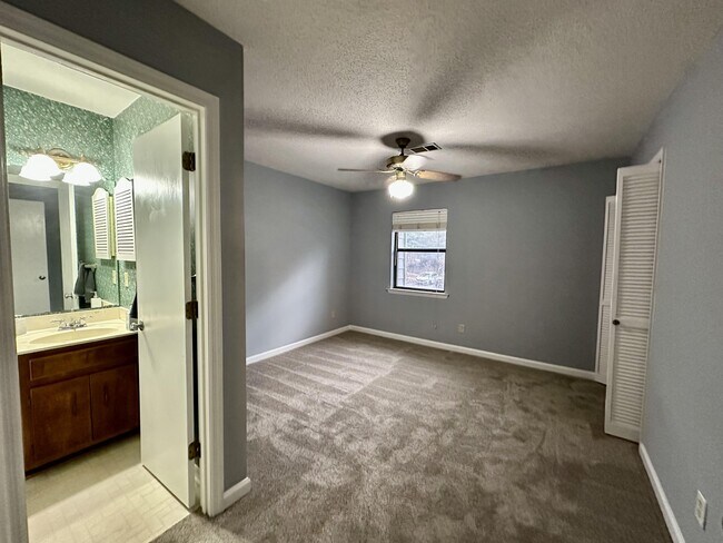 Building Photo - 29 Pheasant Ct