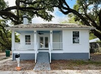 Building Photo - Stunning Renovated 3bedroom 2.5 bathroom Cottage