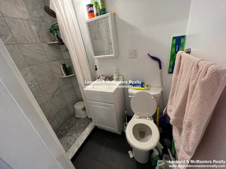 Building Photo - 275 Newbury St