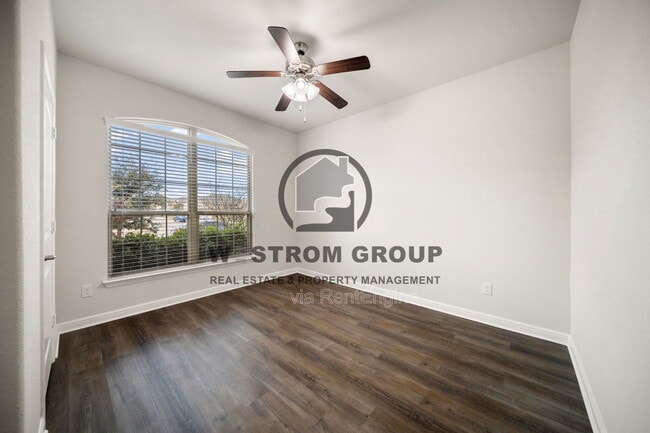 Building Photo - 1036 Cushing Dr