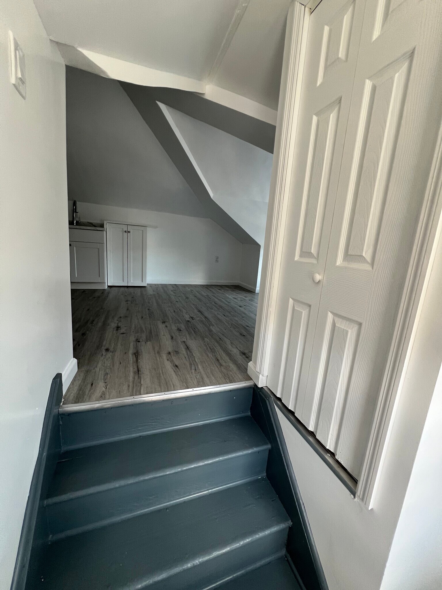 Building Photo - 1341 E 2nd St