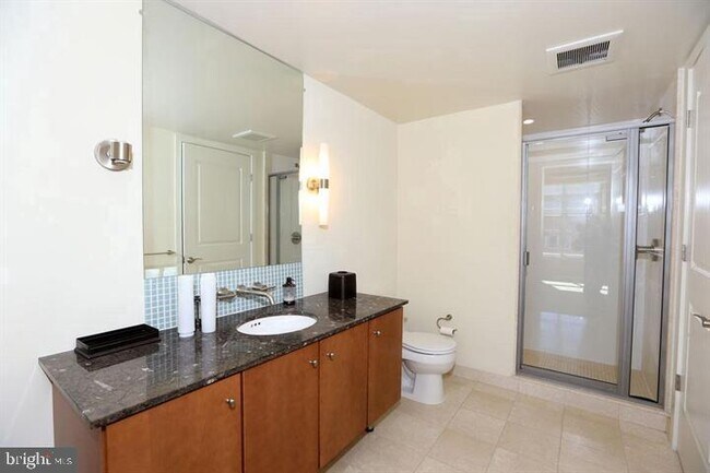 Building Photo - 1025 1st St SE