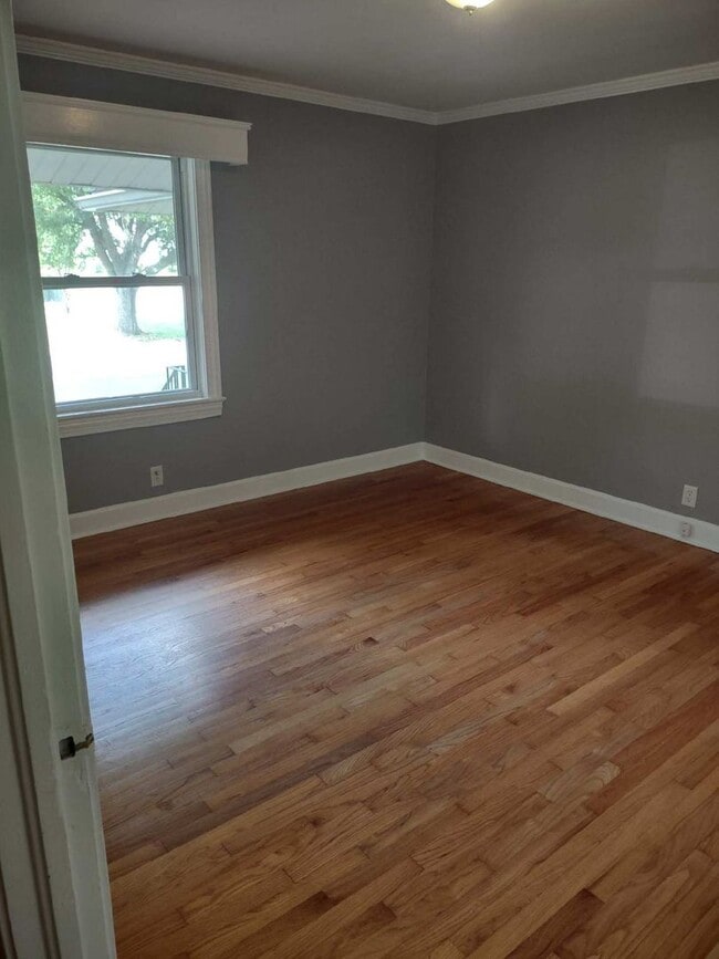 Building Photo - 2 miles from the University of Alabama (4 ...