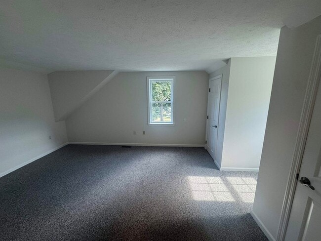 Building Photo - 5 Cabernet Ct