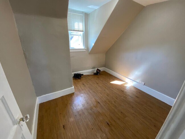 bedroom 3 - 1038 Madison St