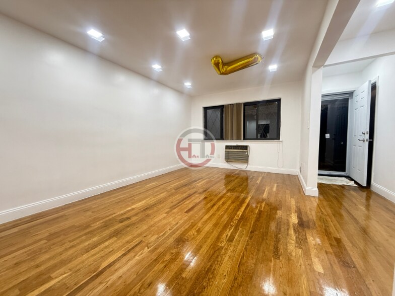 Building Photo - 237 Davis Ave