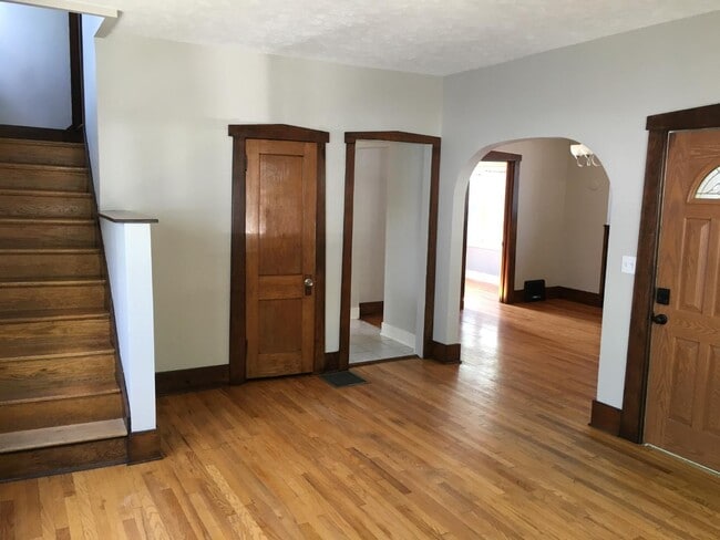 Building Photo - 253 Valley Ave SW