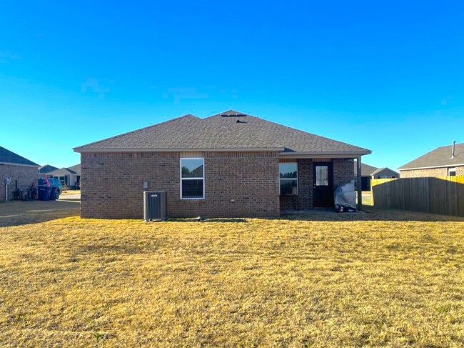 Building Photo - Harrah Haven: Exceptional 3 Bed, 2 Bath Re...