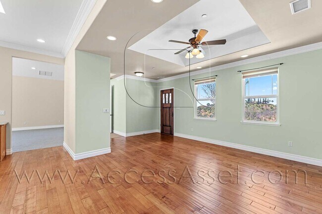 Building Photo - Designer Single-Story Home with Gourmet Kitchen & Mountain Views