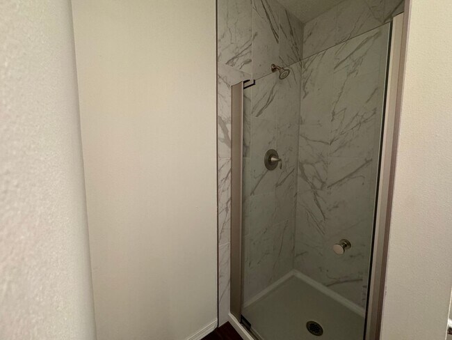 Building Photo - Delightful 2 Bed, 2 Bath Duplex near River...