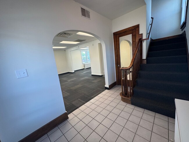 Building Photo - Old Charm, New Shine — Spacious 4 Bed Home...