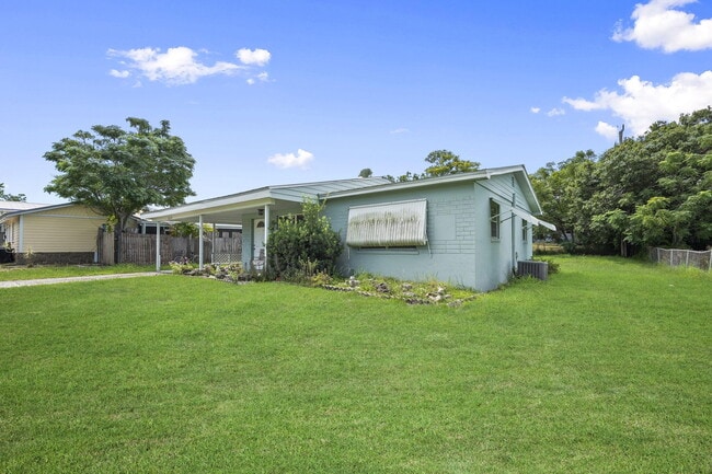 Building Photo - 1658 NE Sunview Terrace