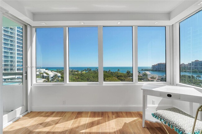 Building Photo - 400 S Pointe Dr
