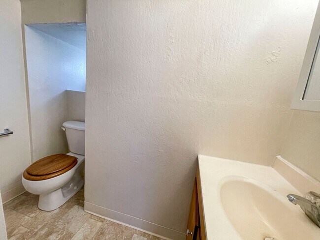 Building Photo - 1324 Summer St