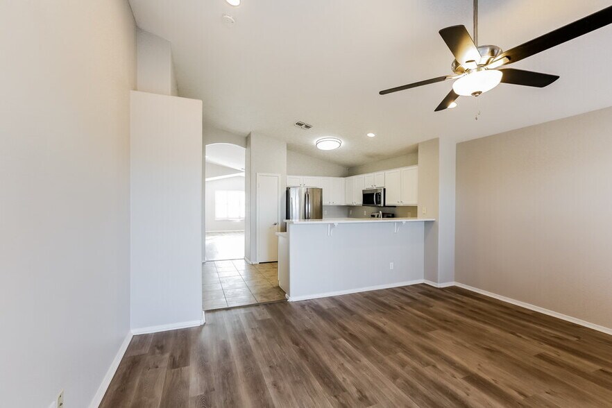 Building Photo - 8256 N 112th Ave