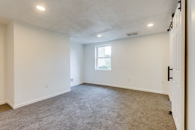 Building Photo - 925 Manton Wy