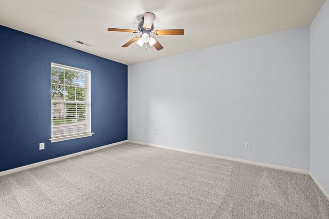 Building Photo - Beautifully Maintained 3-Bedroom Townhome with Bonus Room in Desirable Community