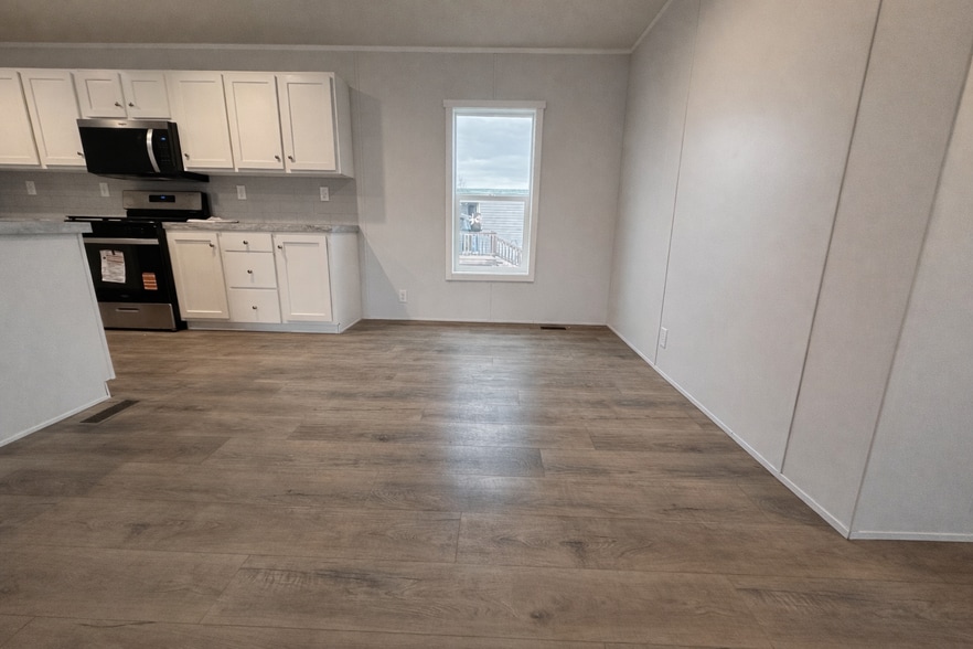 Building Photo - 30 Lapin St