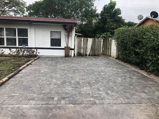 Building Photo - 1143 W 23rd St