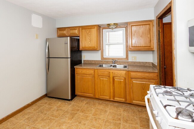 Building Photo - 5048 Claremont Blvd