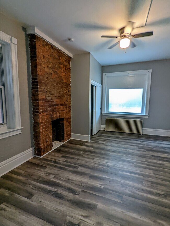 Building Photo - 229 Amber St