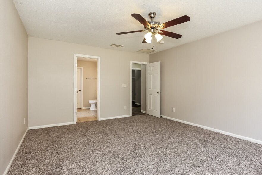 Building Photo - 7511 Hawks Cliff Dr