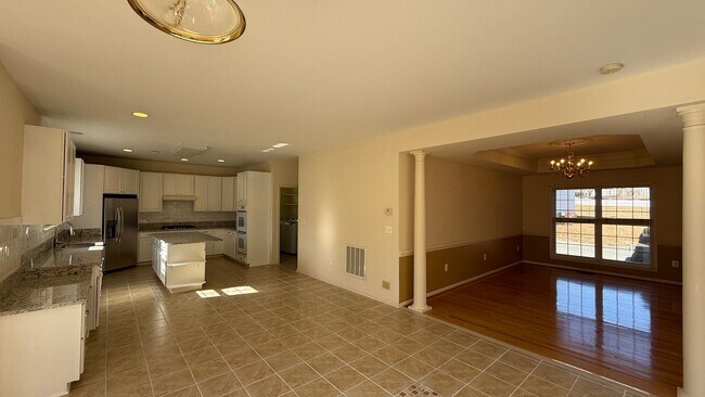 Building Photo - Spacious Colonial in Austin Ridge