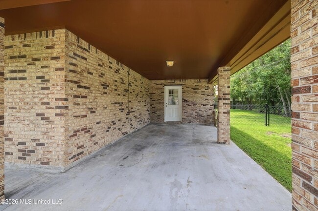 Building Photo - 815 Amar St