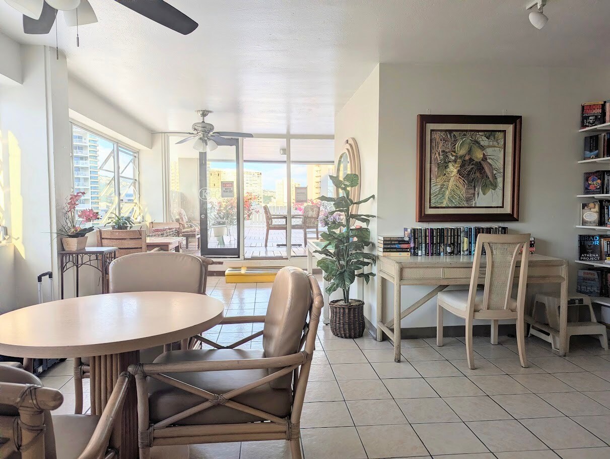 Building Photo - 425 Ena Rd