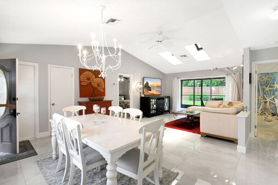 Building Photo - 9311 Longmeadow Cir