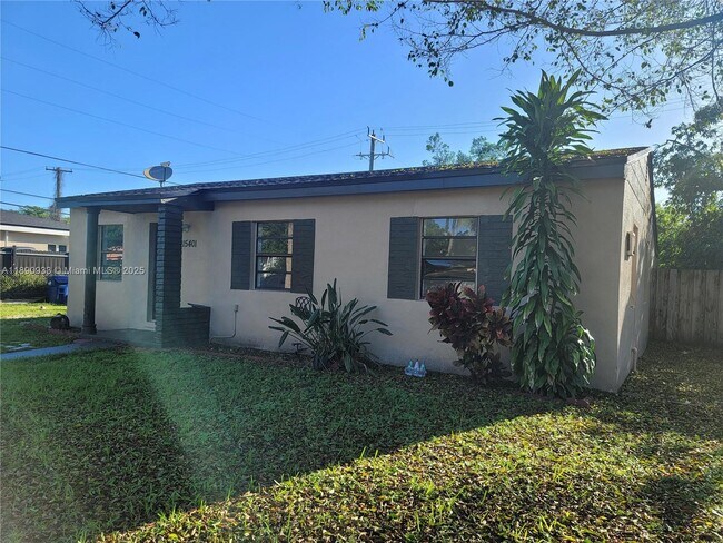Building Photo - 15401 NW 27th Pl