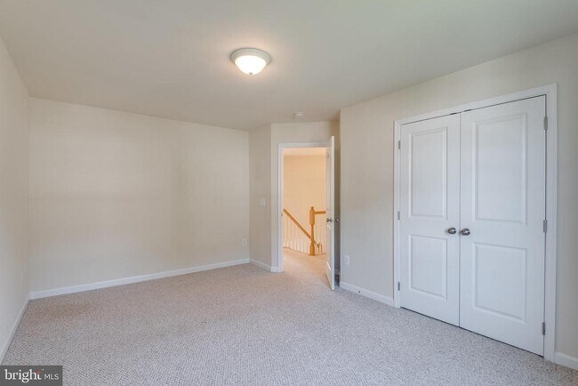 Building Photo - 10424 Goldenrod Dr