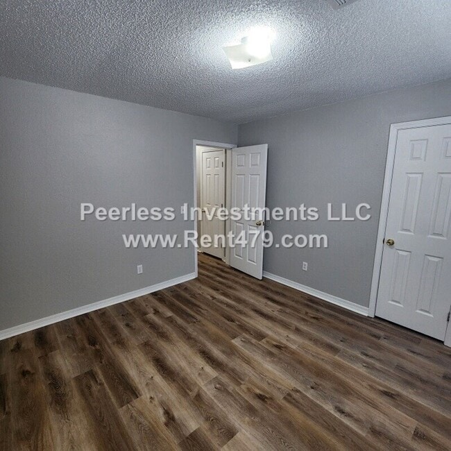 Building Photo - 512 4th Ave SW