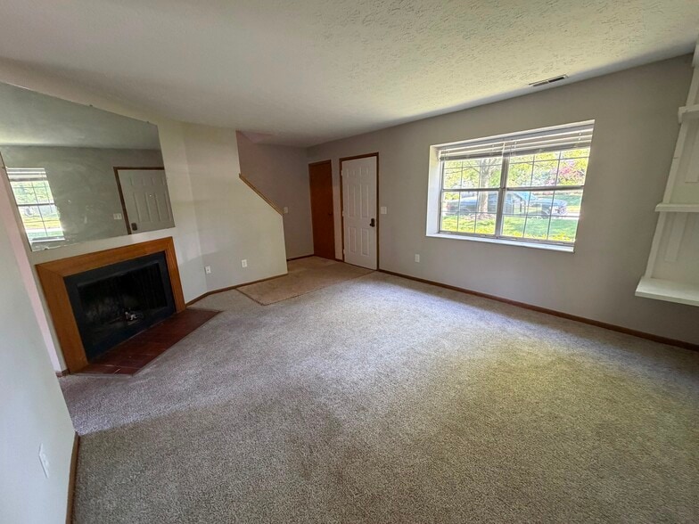 Building Photo - 1762 Queensbridge Dr