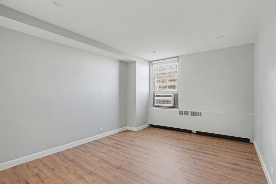 Building Photo - 3950 N Lake Shore Dr