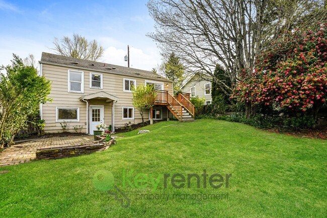 Building Photo - Modern Seattle Living with Deck, Yard, and Beautiful Views