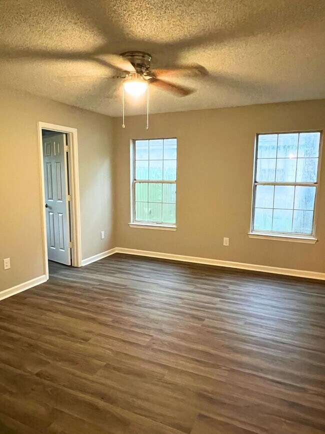 Building Photo - 3/2 in Sugarmill with pool access!